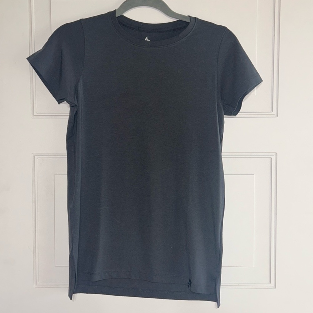 Rokwolf Women’s Size S Essential T-shirt Athleticwear Activewear Workoutwear